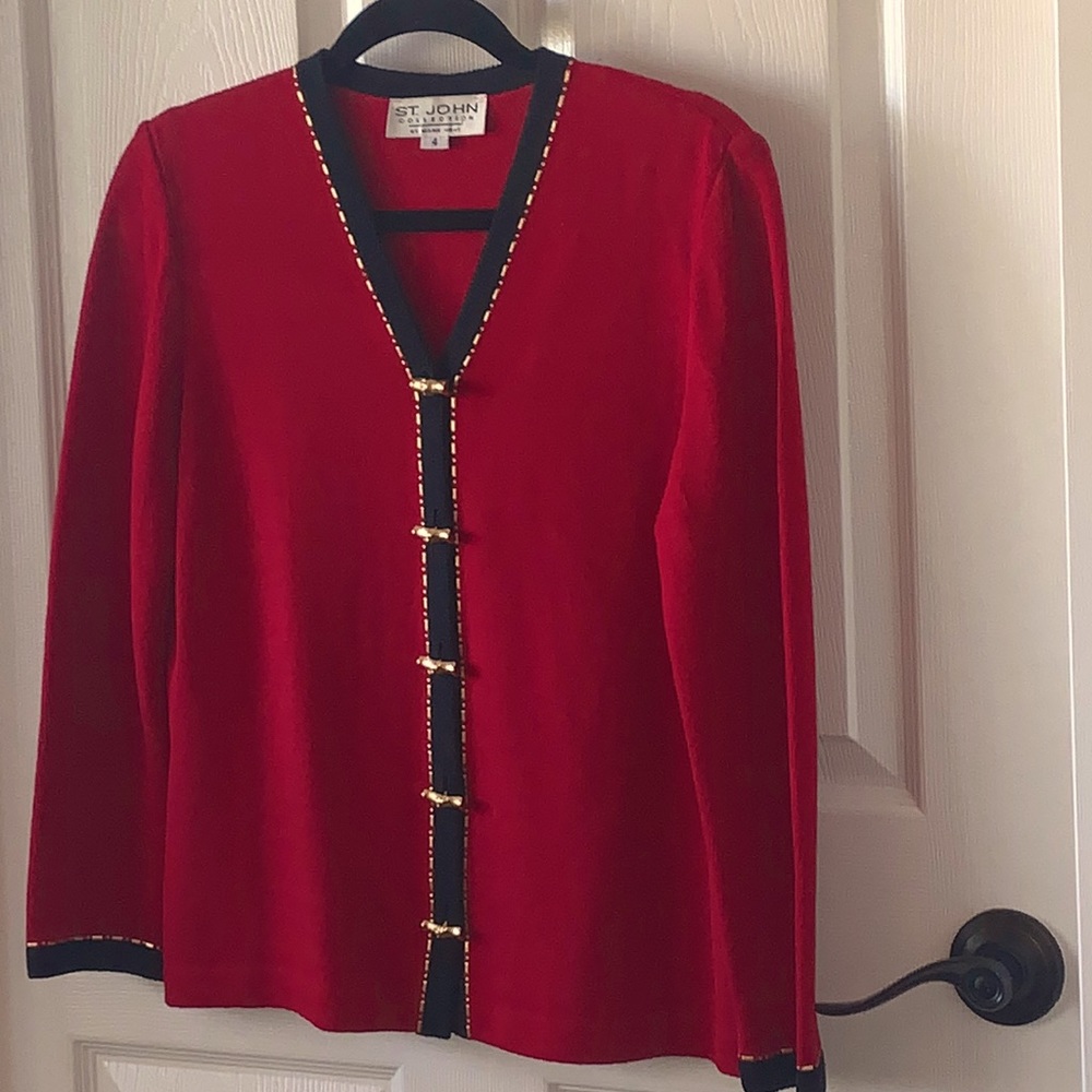 St. John sweater in pristine condition.